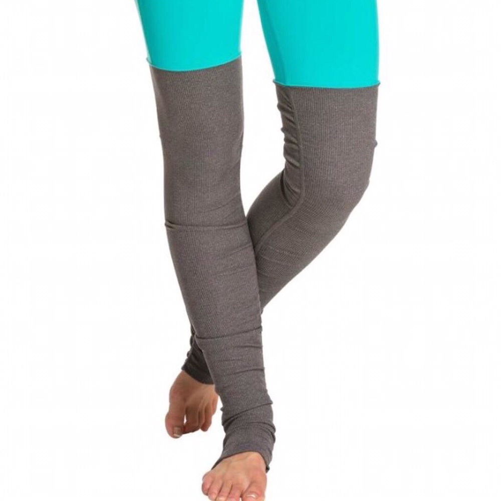 Alo Yoga Leggings - Picture 2 of 6